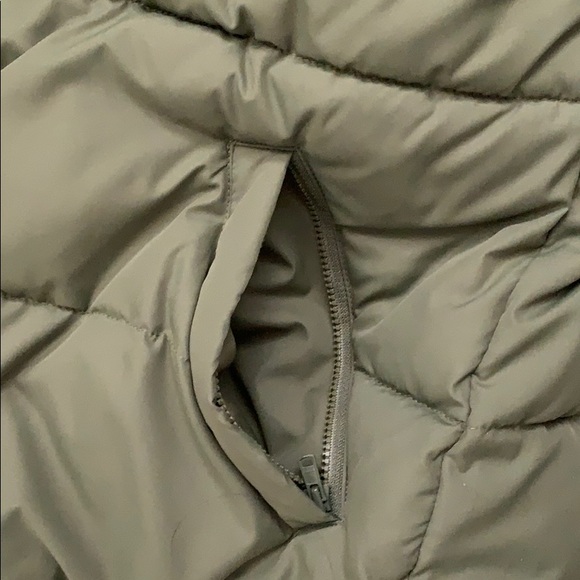J. Crew Mercantile Puffer w/hood - Picture 6 of 8